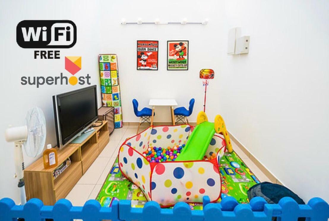4-bedrm Ensuite Family Friendly House Near Aeon Bukit Indah Rumah liburan Johor Bahru