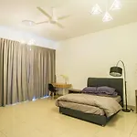 4-Bedrm Ensuite Family Friendly House Near Aeon Bukit Indah